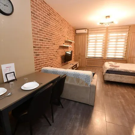 Apartment 94 3 *